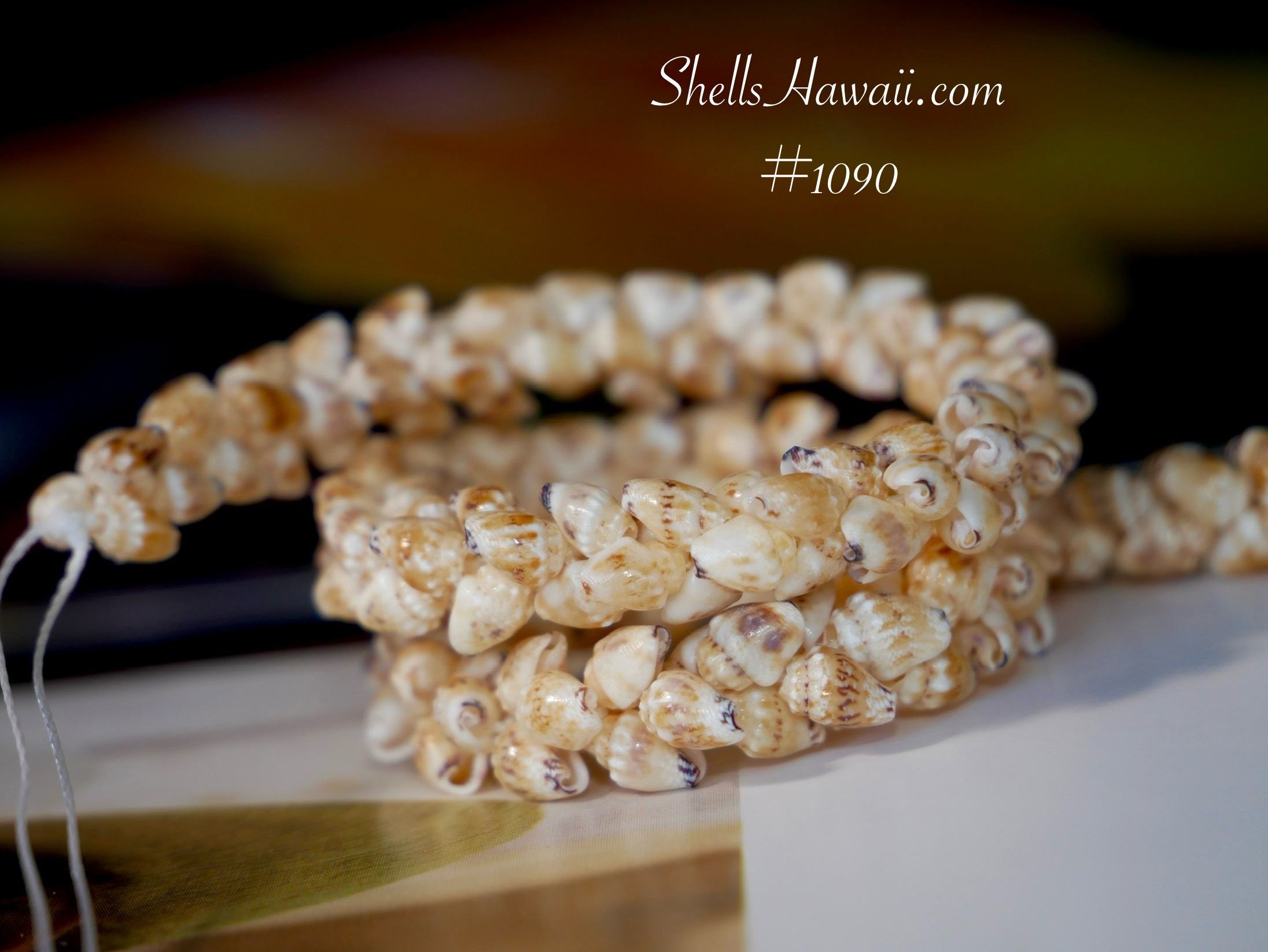 niihau shell lei using yellow momi lenalena to created