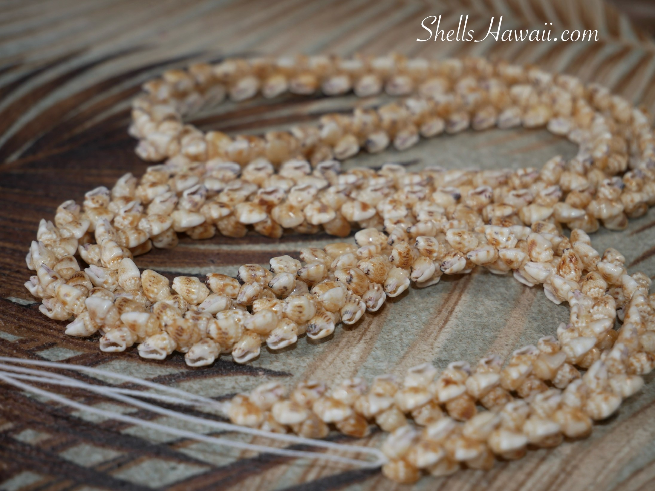 niihau shell lei using yellow momi lenalena to created