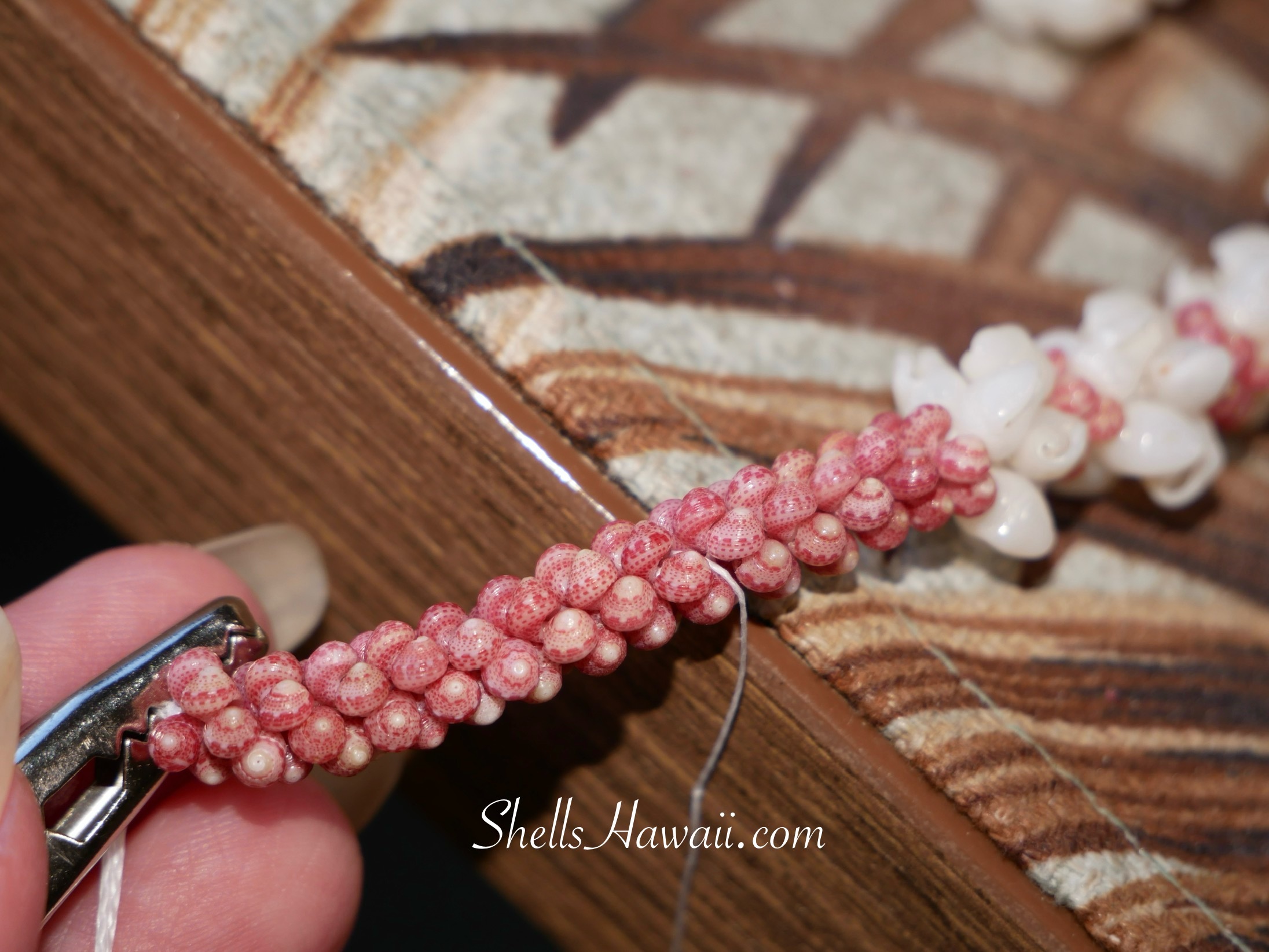 kahelelani poepoe style necklace, custom order with shellshawaii.com 