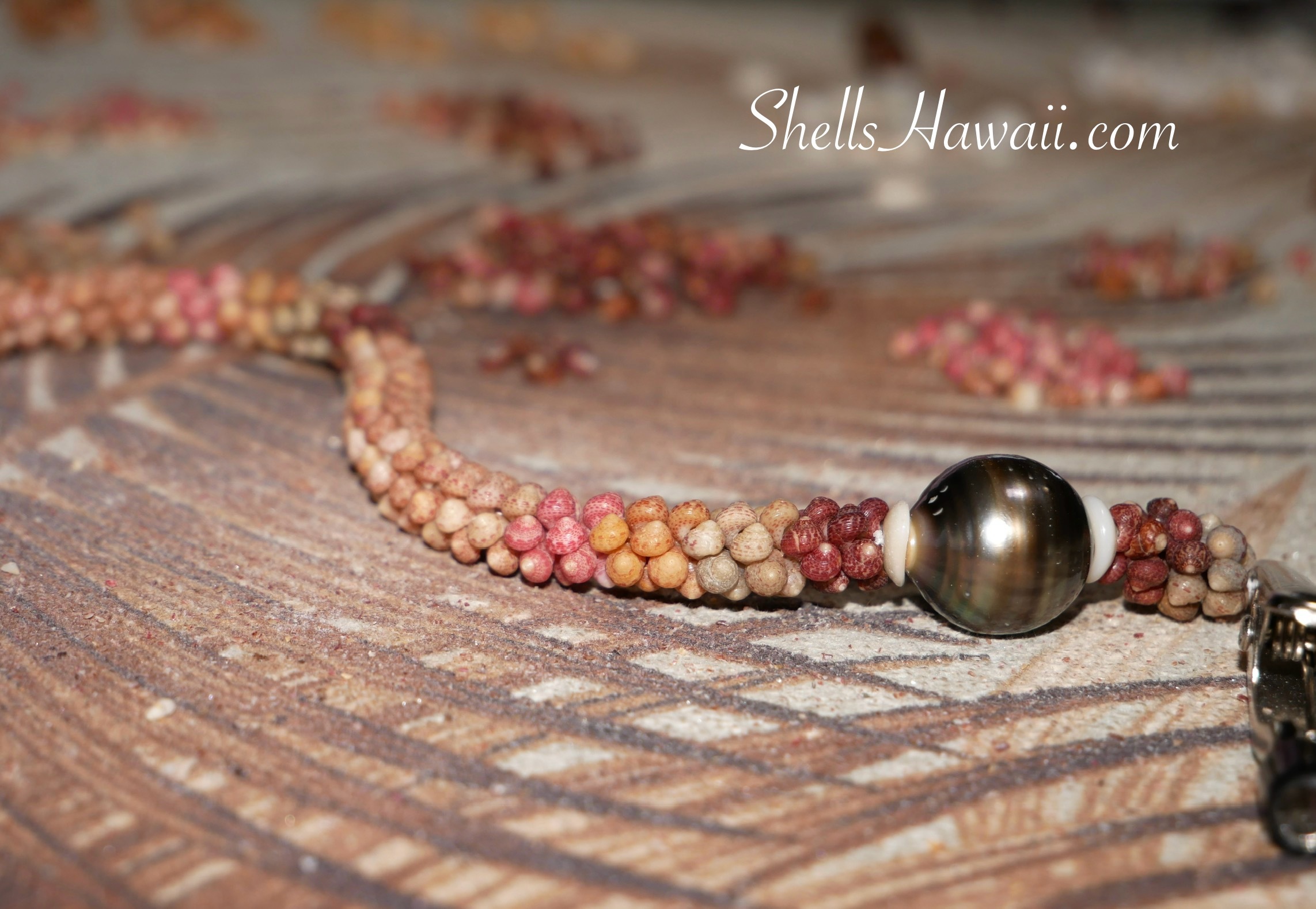 kahelelani poepoe style shell necklace 
