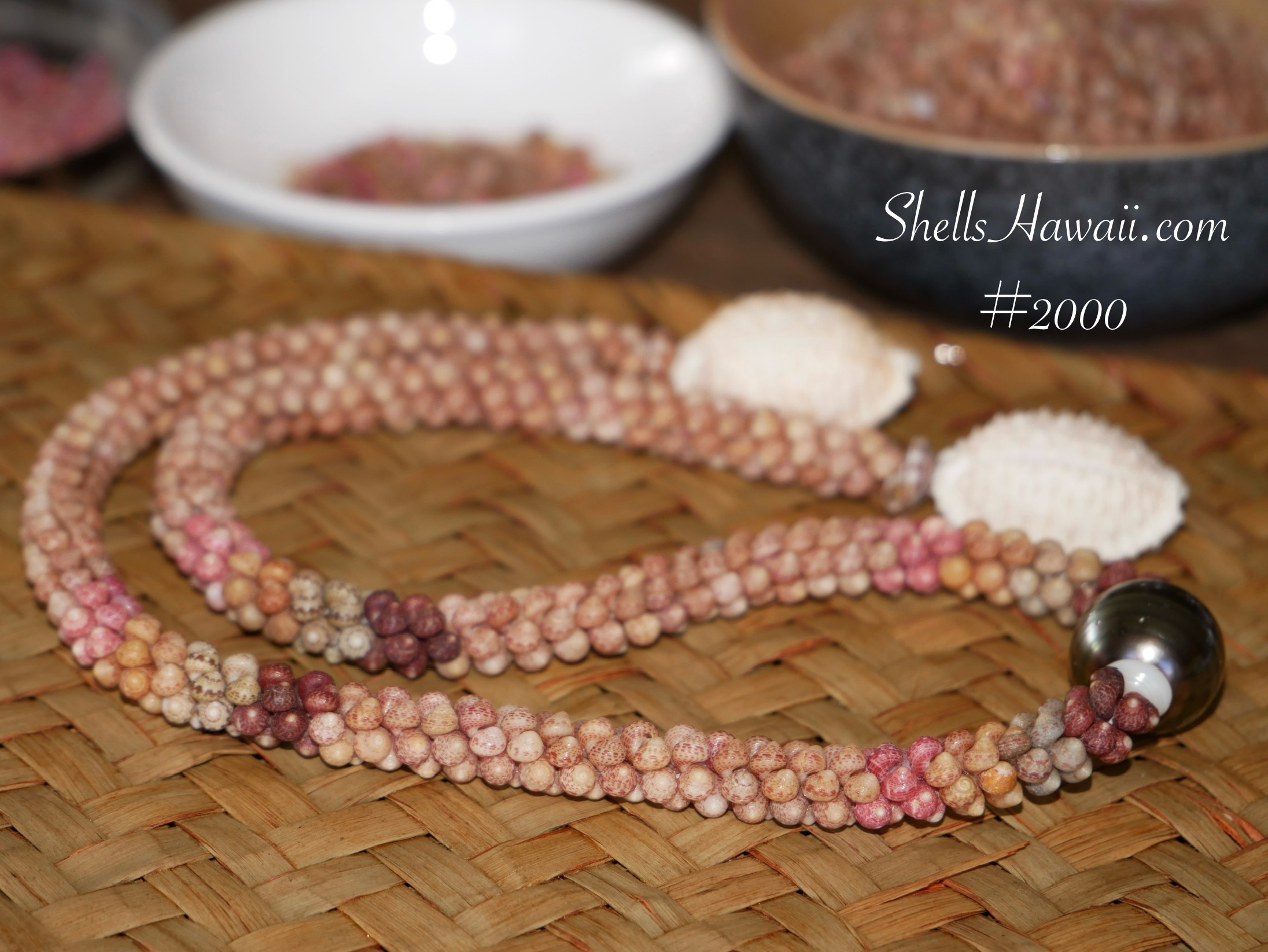 Kahelelani shell necklace from Kauai, Hawaii 