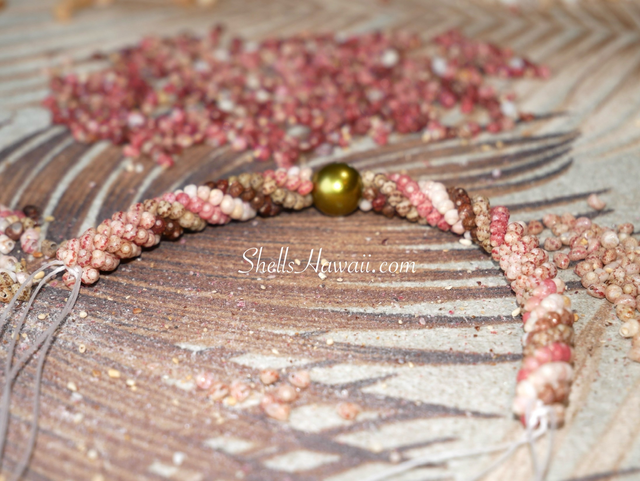 Kahelelani poepoe style shell necklace