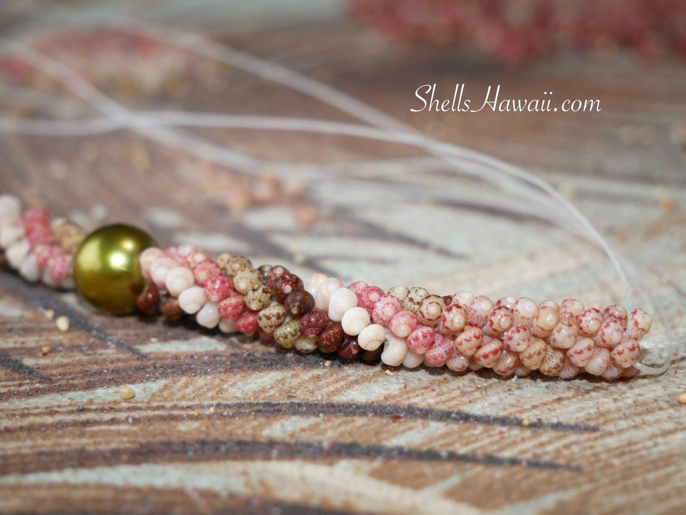 kahelelani poepoe style shell necklace