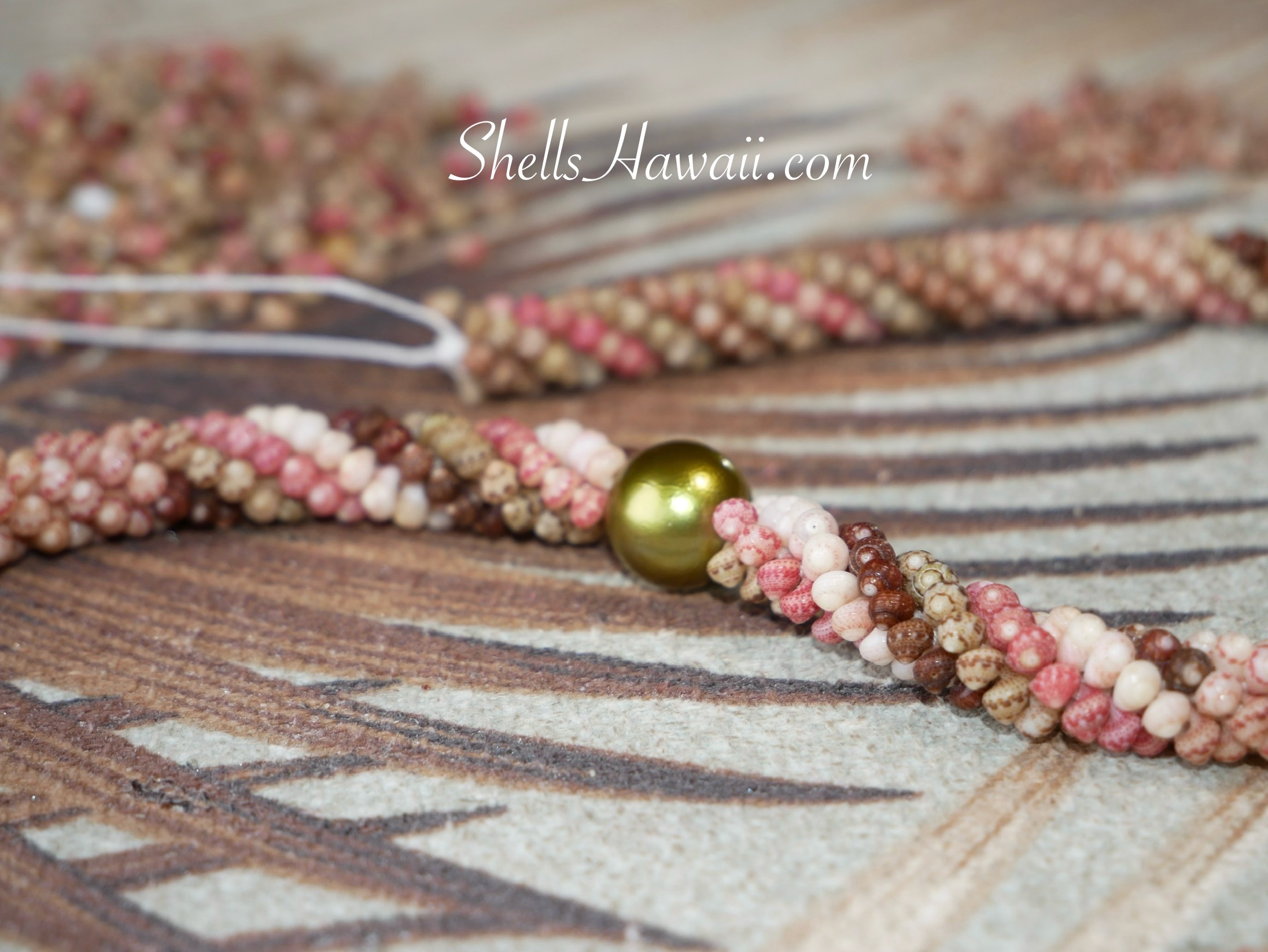 Kahelelani poepoe style shell necklace